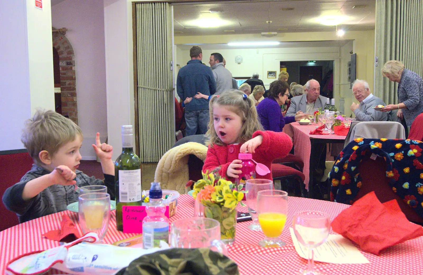 Fred and Amelia have an animated conversation, from Sunday Lunch at the Village Hall, Brome, Suffolk - 3rd February 2013