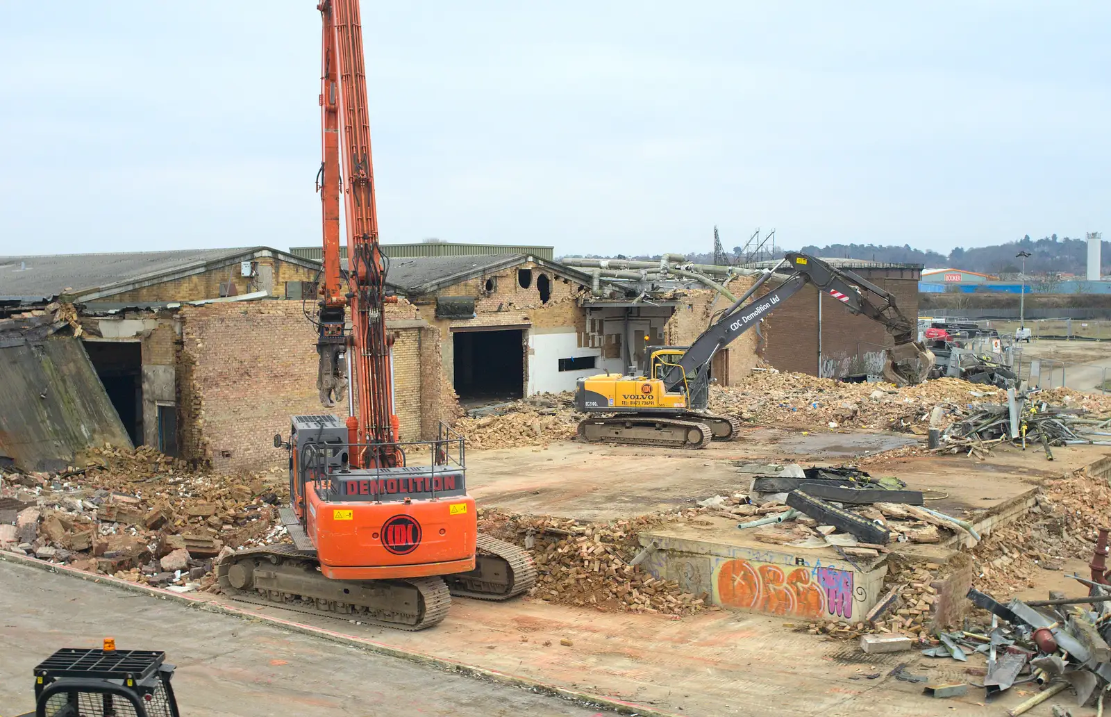 More digger action, from The Demolition of the Bacon Factory, Ipswich, Suffolk - 20th February 2013