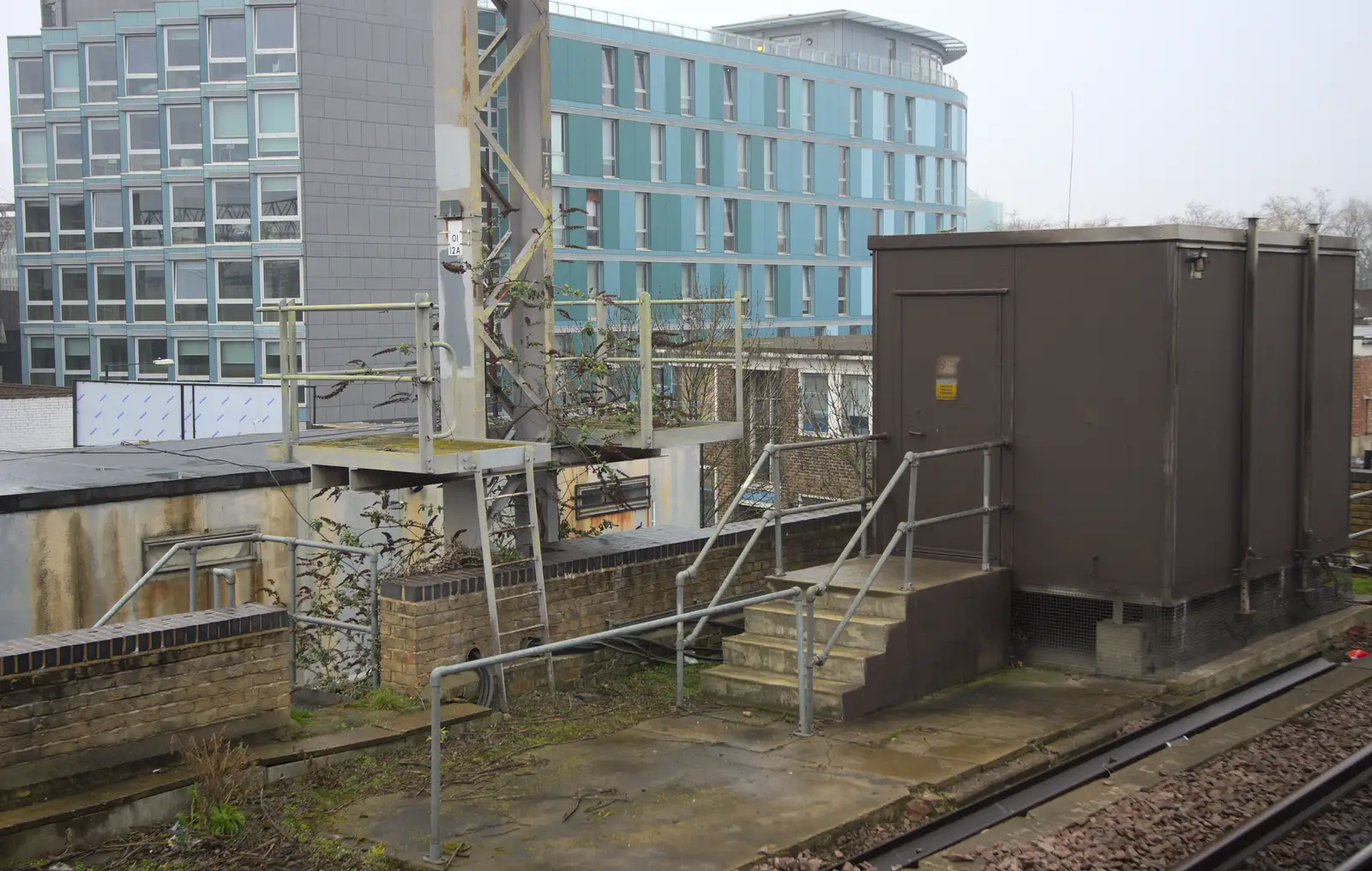 A brown trackside shed at Bethnal Green, from The Demolition of the Bacon Factory, Ipswich, Suffolk - 20th February 2013