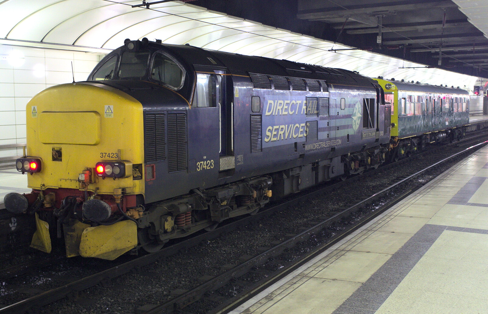 Class 37 37423 on platform 11 from Demolition of the Bacon Factory, and Railway Dereliction, Ipswich and London - 5th March 2013