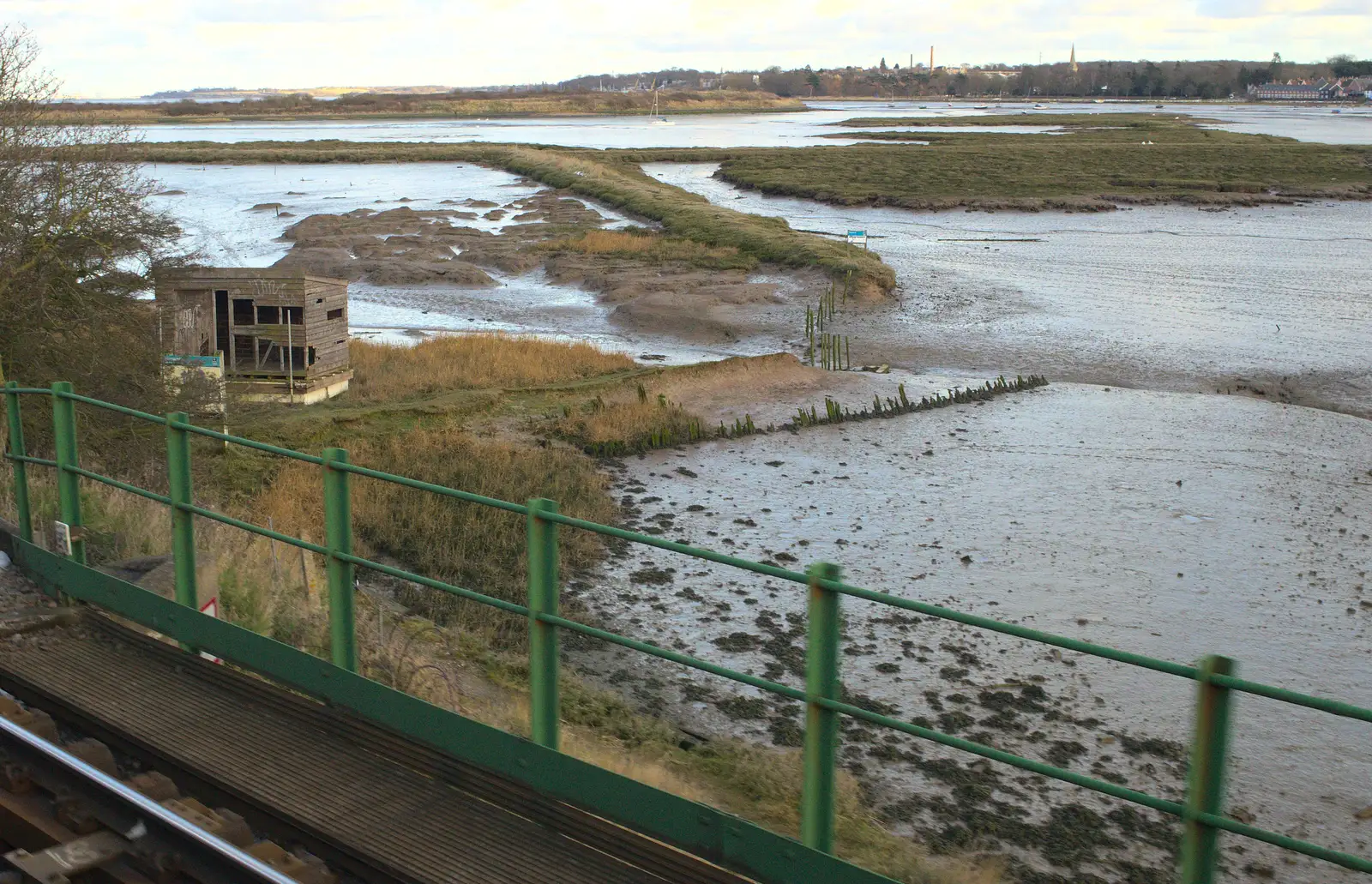 A derelict hut on the mud flats, from Bramford Dereliction and Marconi Demolition, Chelmsford - 12th March 2013