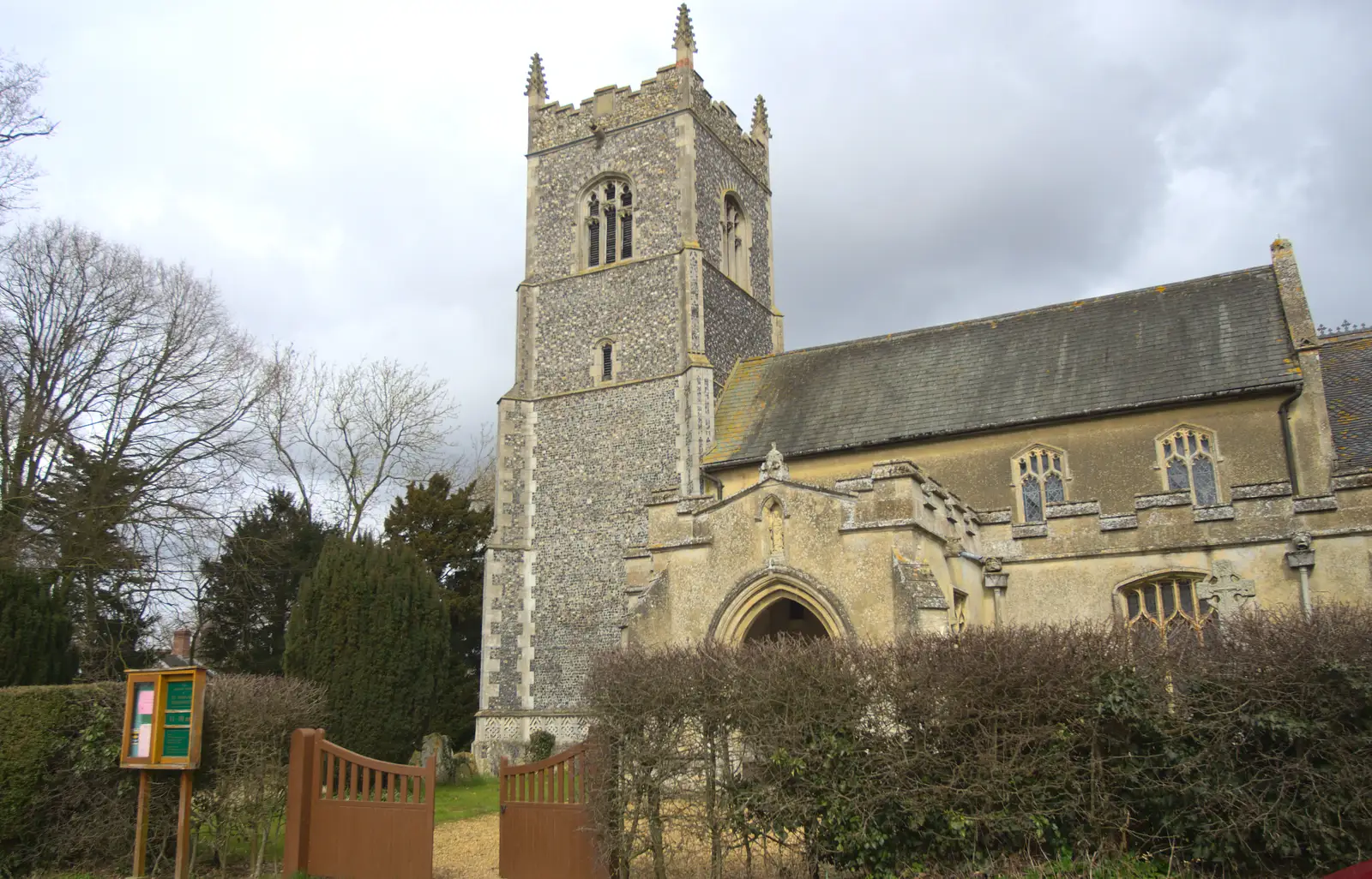 The church of St. Margaret of Antioch, Thrandeston, from An Easter Visit from Da Gorls, Brome, Suffolk - 2nd April 2013