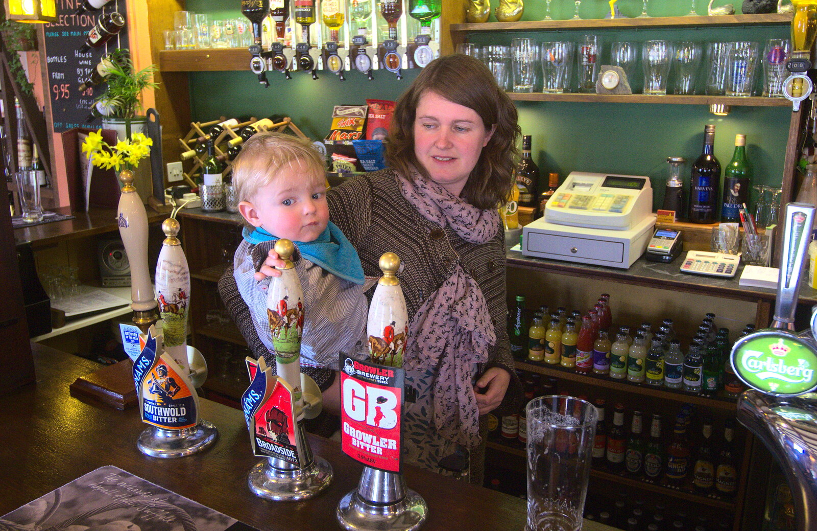 Harry tries his hand at pulling a pint from An Easter Visit from Da Gorls, Brome, Suffolk - 2nd April 2013