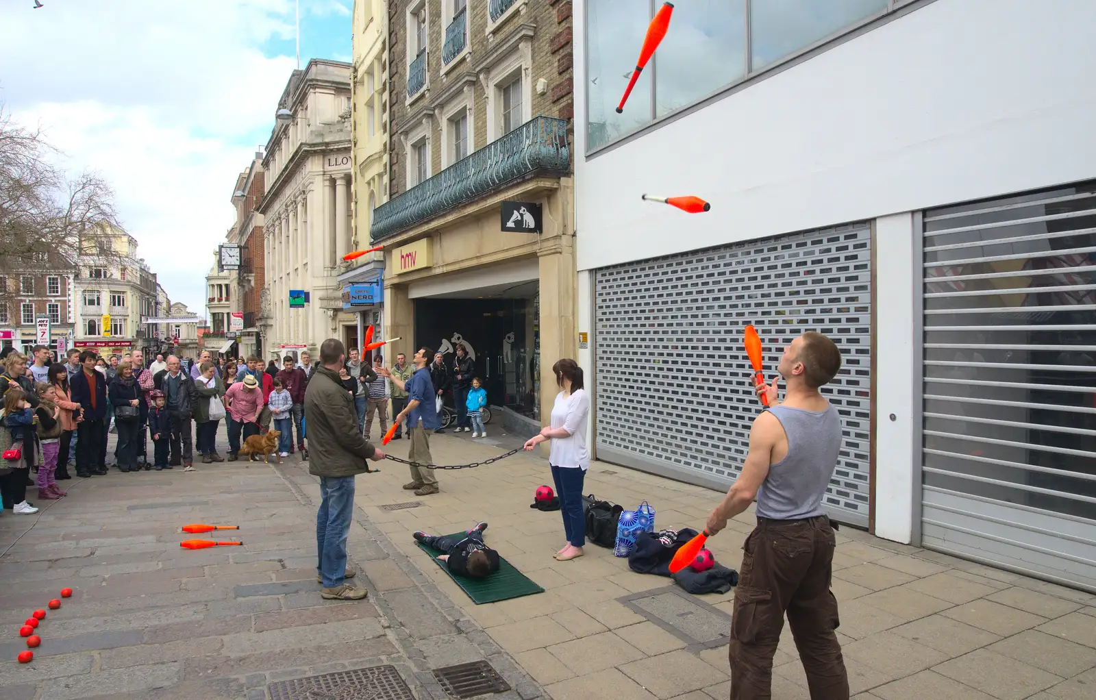 Four-at-a-time juggling in the wind, from A Very Random Norwich Day, and The BBs at Laxfield, Norfolk and Suffolk - 13th April 2013