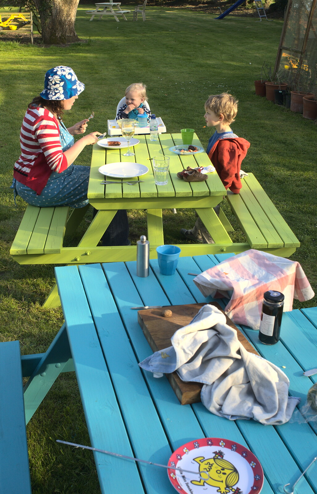 Back home, we eat outside from The Garage-Eating Monster of Southwark, London - 1st May 2013