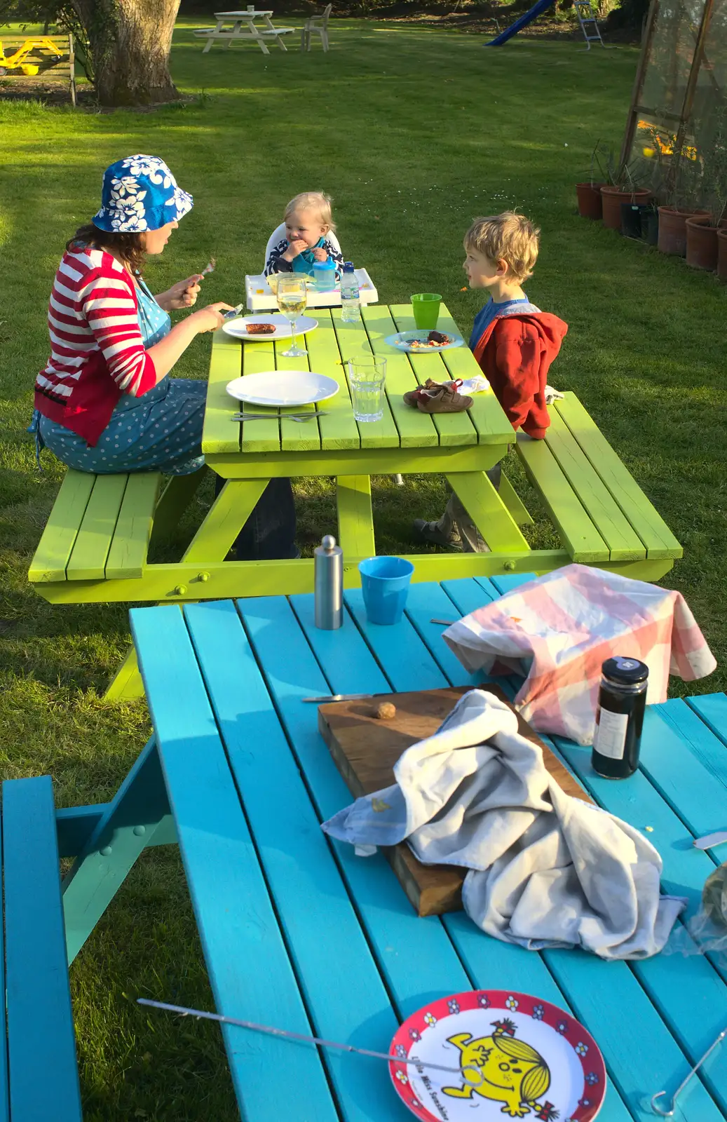 Back home, we eat outside, from The Garage-Eating Monster of Southwark, London - 1st May 2013