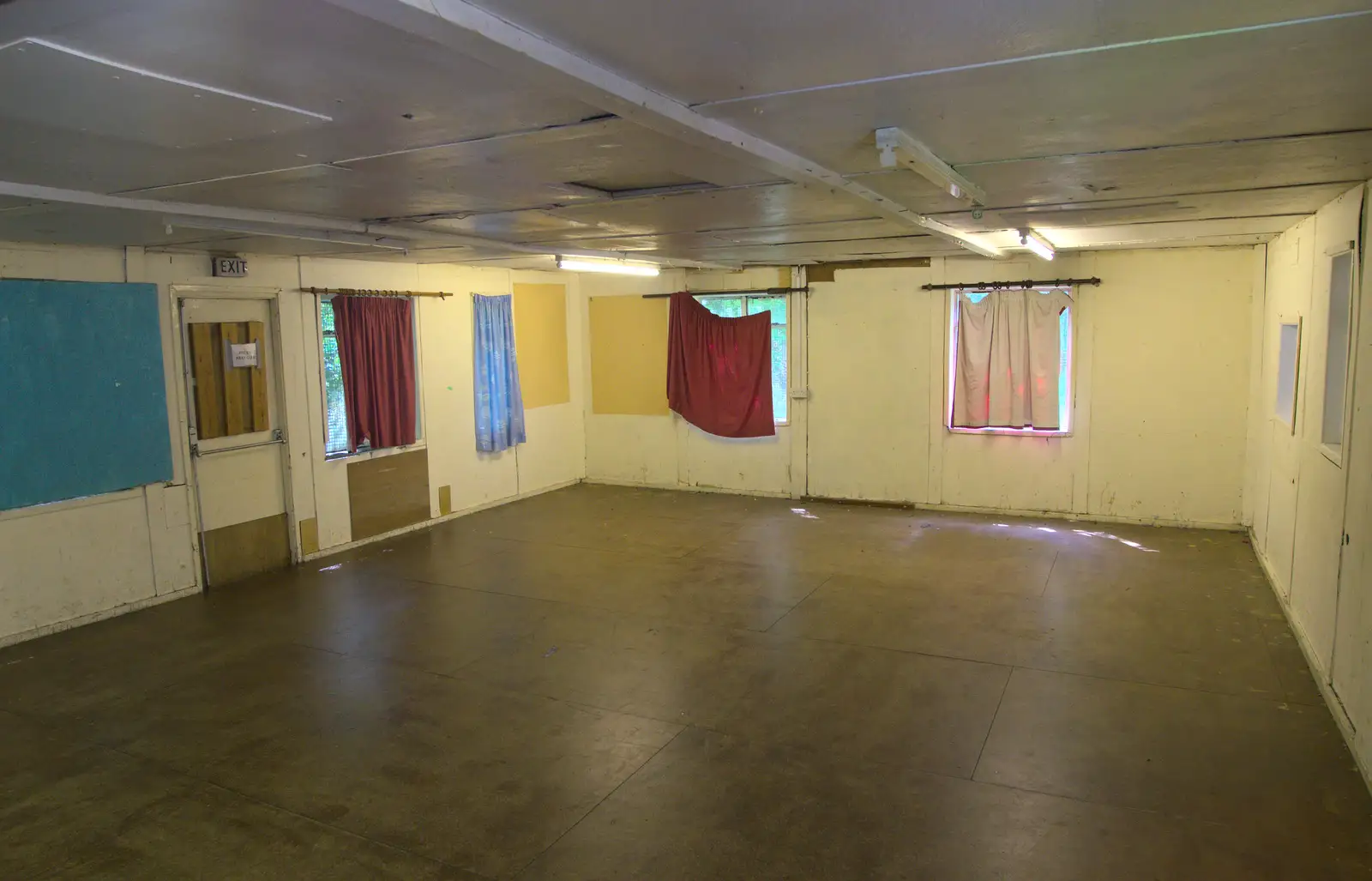 The virtually-derelict interior of the Scout hut, from Demolishing The 1st Eye Scout Hut, Wellington Road, Eye, Suffolk - 11th May 2013