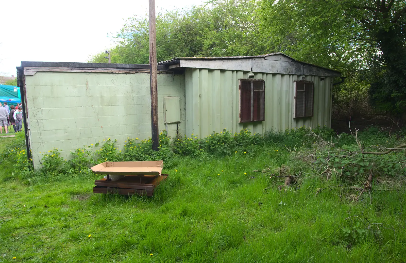 The back of the scout hut, from Demolishing The 1st Eye Scout Hut, Wellington Road, Eye, Suffolk - 11th May 2013