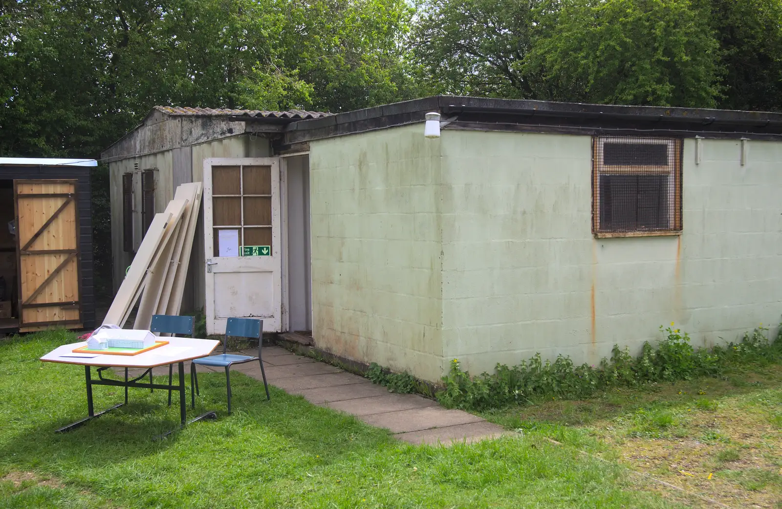 The front of the hut, from Demolishing The 1st Eye Scout Hut, Wellington Road, Eye, Suffolk - 11th May 2013