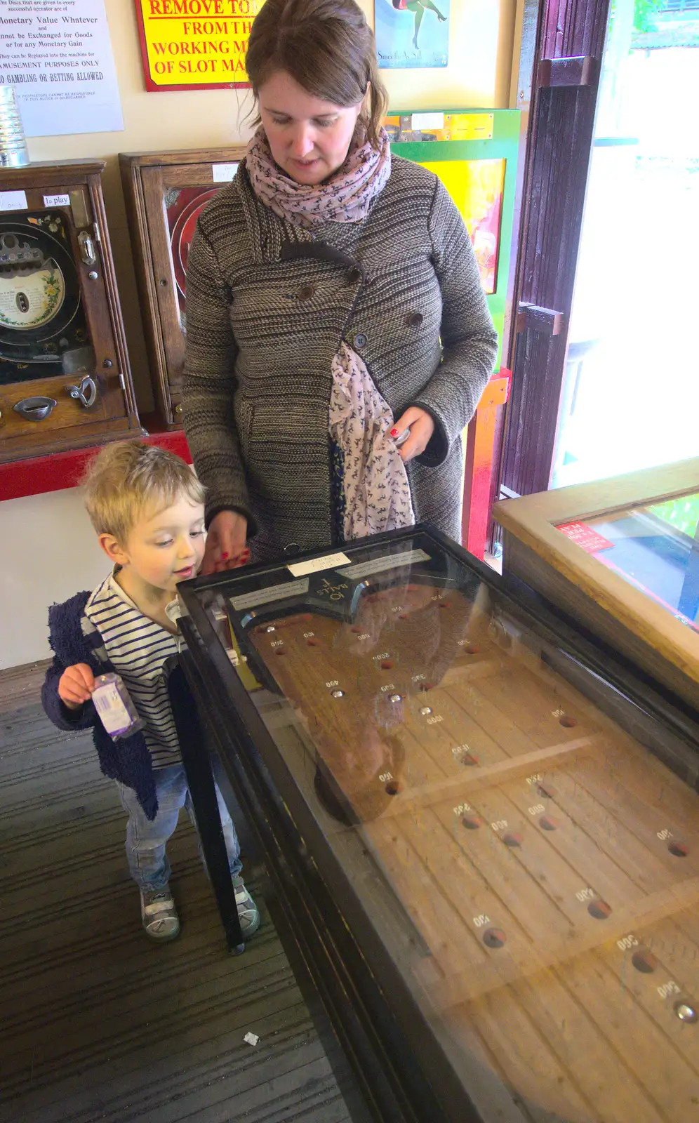 We play an old pinball game, from A Day at Bressingham Steam and Gardens, Diss, Norfolk - 18th May 2013