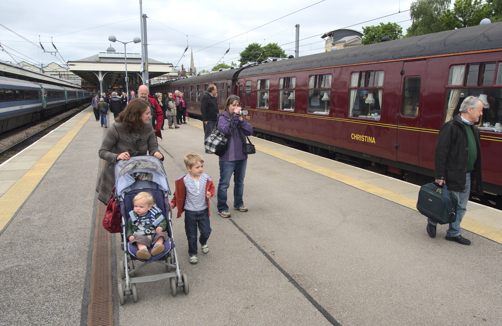 Isobel, Harry and Fred on the platform from Tangmere at Norwich Station, Norwich, Norfolk - 25th May 2013