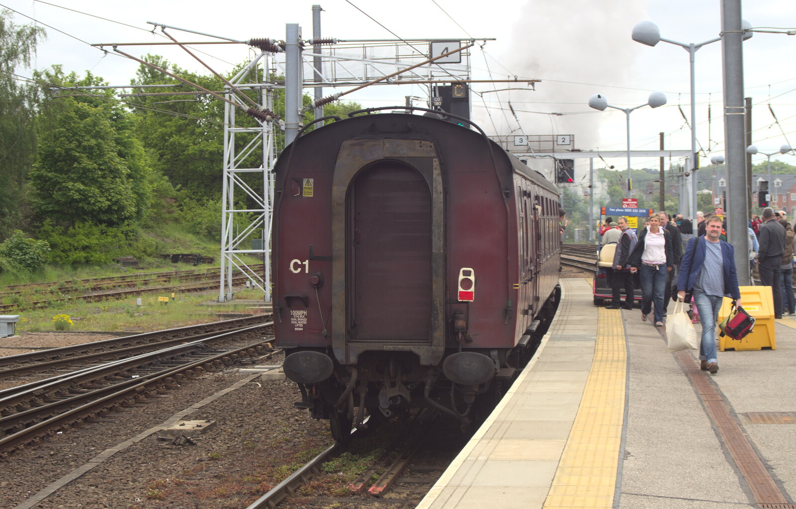 The rake of Mark 1 coaches heads off from Tangmere at Norwich Station, Norwich, Norfolk - 25th May 2013