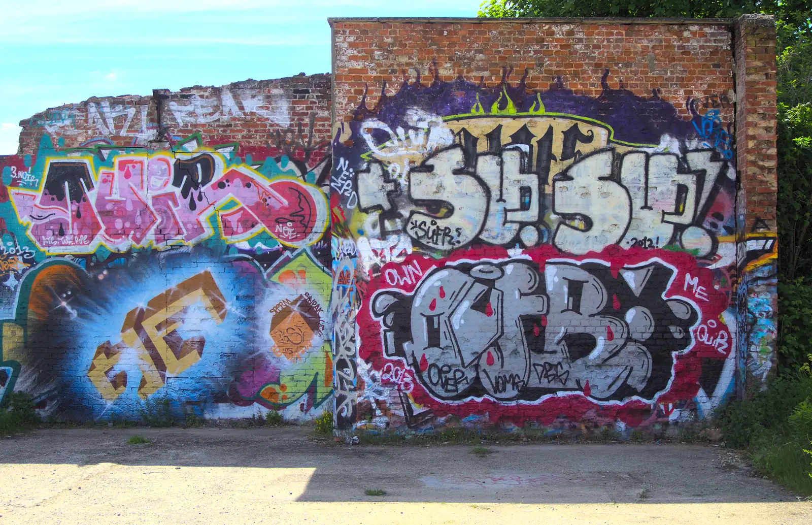 Derelict walls covered in graffiti, from The Dereliction of HMSO, Botolph Street, Norwich - 26th May 2013