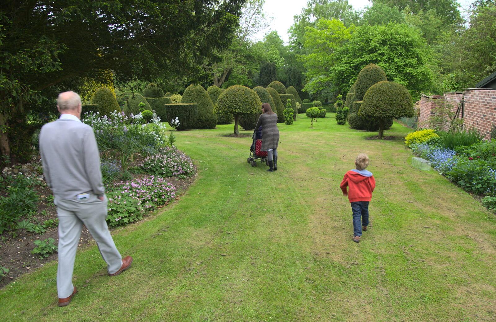 The Eye Gardens Open Day, Eye, Suffolk - 1st June 2013: Grandad, Isobel and Fred roam around