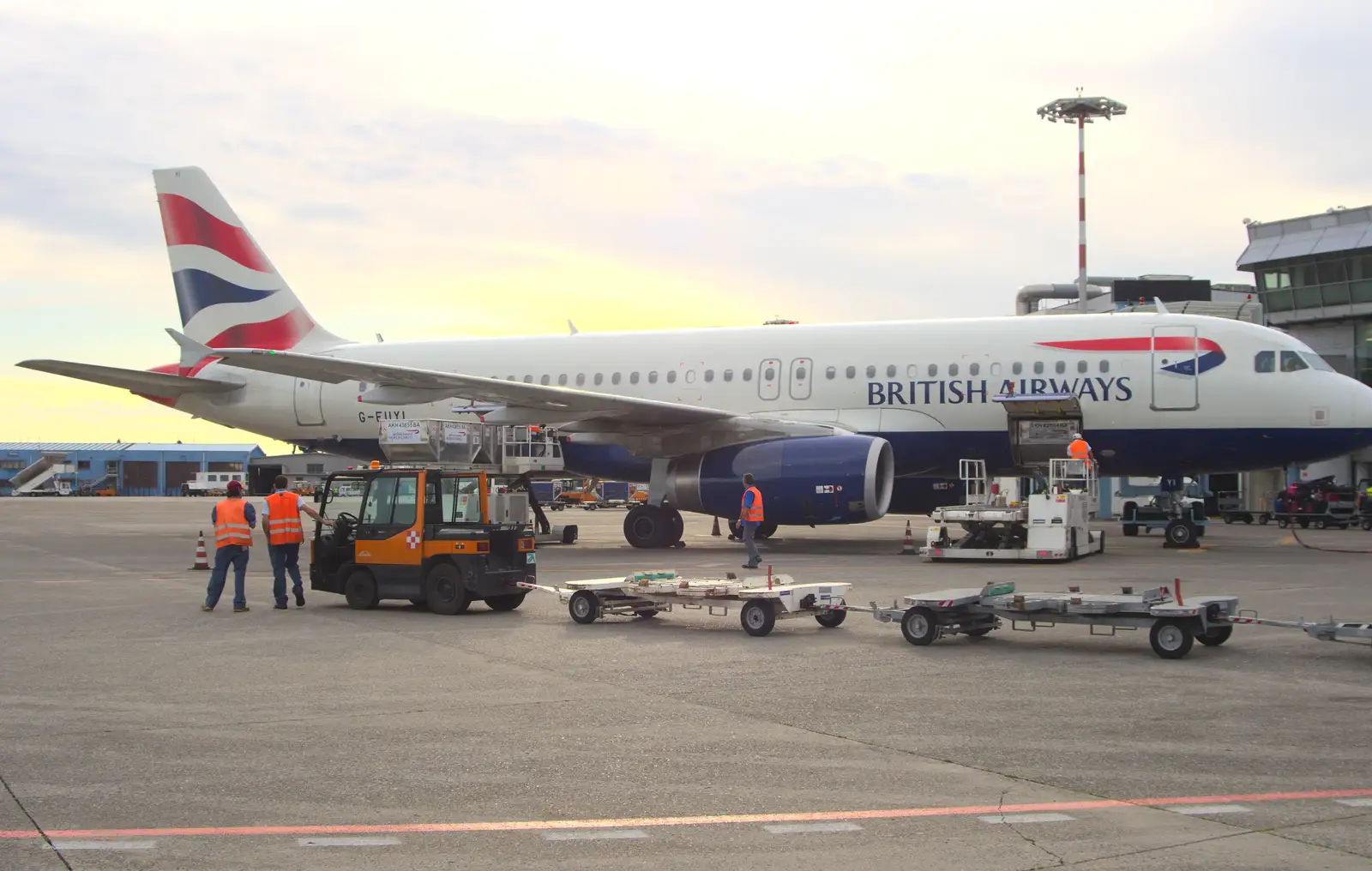 A nearby British Airways 737, from Marconi, Arezzo and the Sagra del Maccherone Festival, Battifolle, Tuscany - 9th June 2013