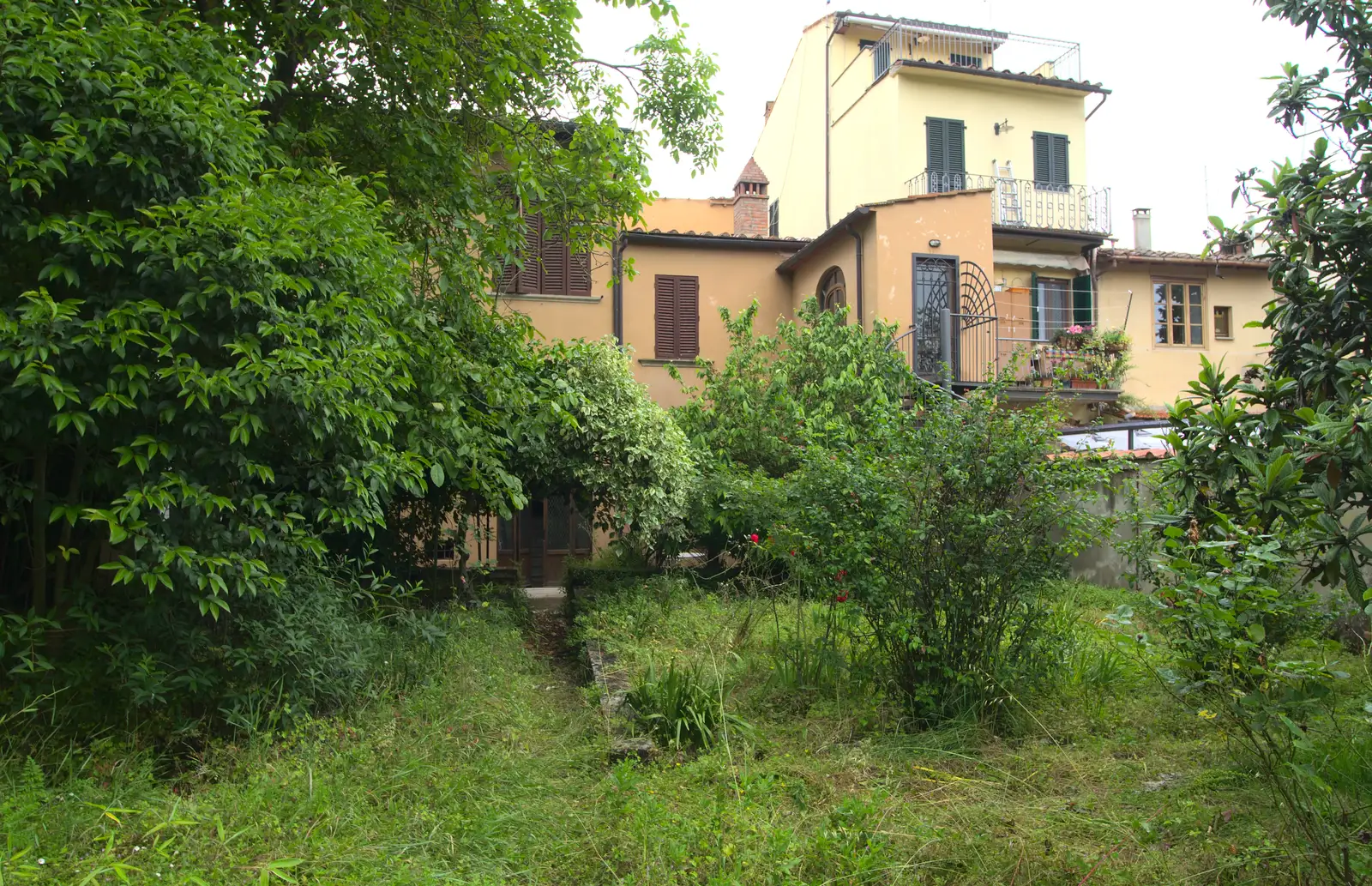 The overgrown garden, from Marconi, Arezzo and the Sagra del Maccherone Festival, Battifolle, Tuscany - 9th June 2013