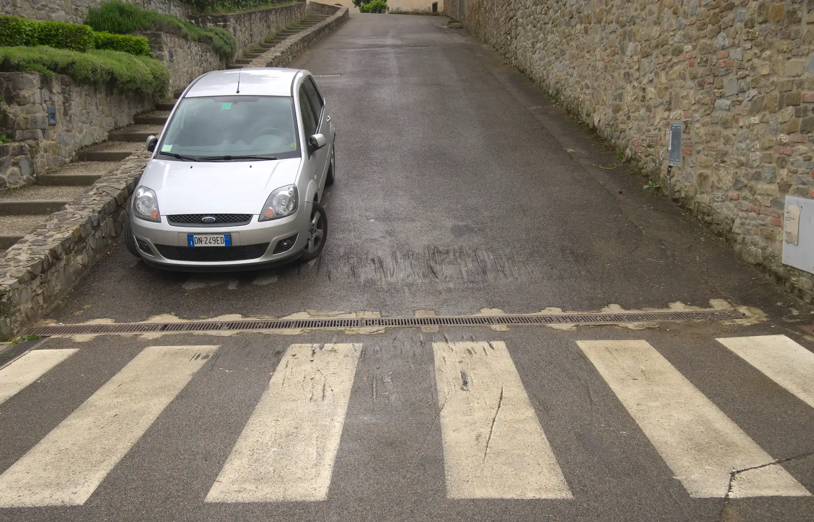 lots of car scrapes on a very steep hill, from Marconi, Arezzo and the Sagra del Maccherone Festival, Battifolle, Tuscany - 9th June 2013