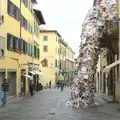 Another installation on the Corso Italia in Arezzo, Marconi, Arezzo and the Sagra del Maccherone Festival, Battifolle, Tuscany - 9th June 2013