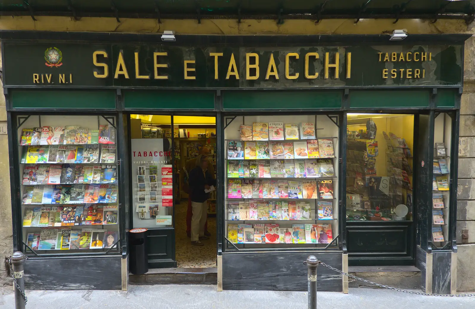 A nice old-fashioned tabacco shop, from Marconi, Arezzo and the Sagra del Maccherone Festival, Battifolle, Tuscany - 9th June 2013