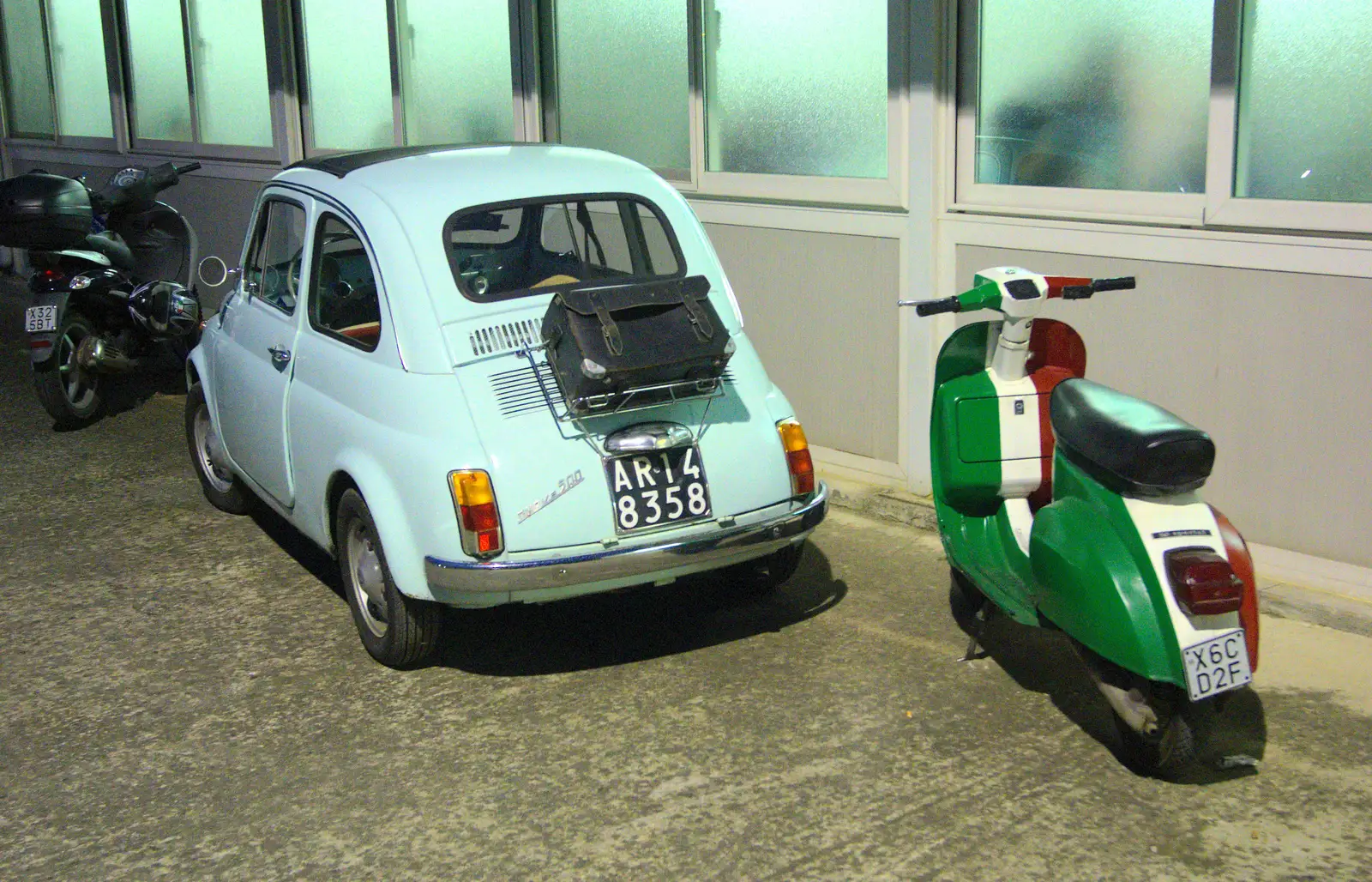 Cinquecento, and an Italian-flagged moped, from Marconi, Arezzo and the Sagra del Maccherone Festival, Battifolle, Tuscany - 9th June 2013