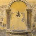 2013 A defunct fountain