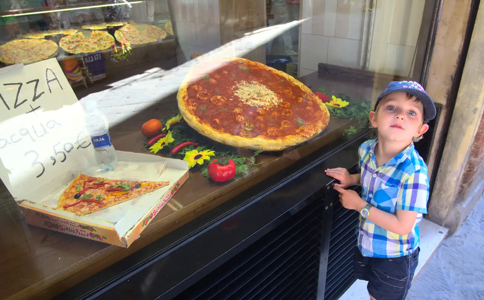 Fred stands next to a giant pizza, from A Tuscan Winery and a Trip to Siena, Tuscany, Italy - 10th June 2013