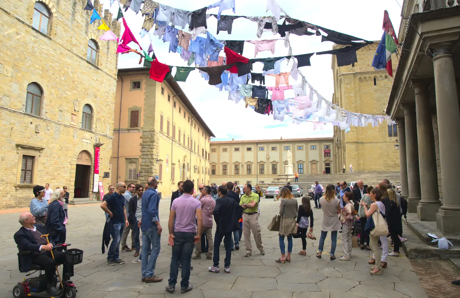 The crowds are out under the washing, from Italian Weddings, Saracens and Swimming Pools, Arezzo, Tuscany - 12th June 2013