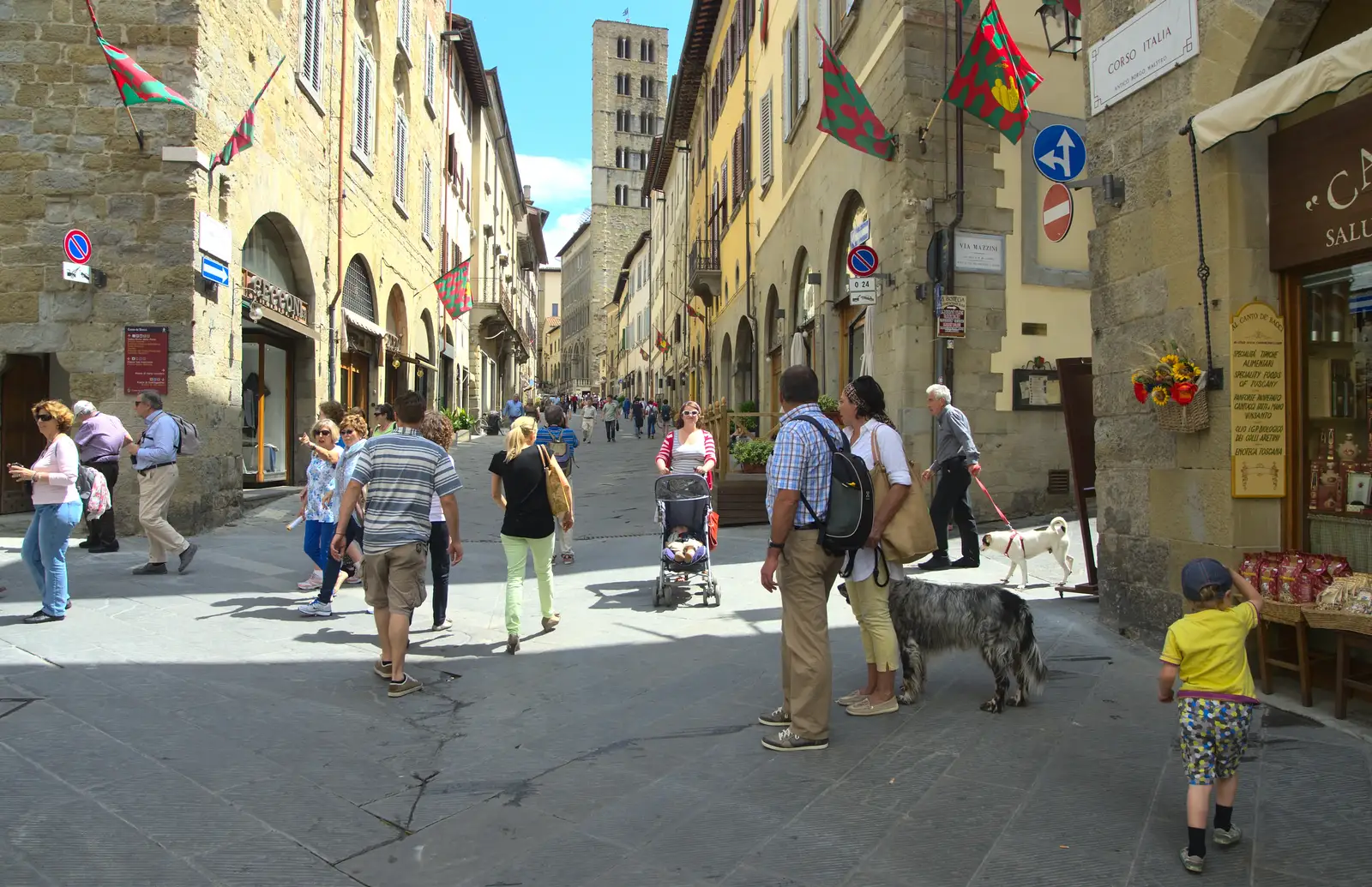 Fred mills around on the Corso Italia, from Italian Weddings, Saracens and Swimming Pools, Arezzo, Tuscany - 12th June 2013