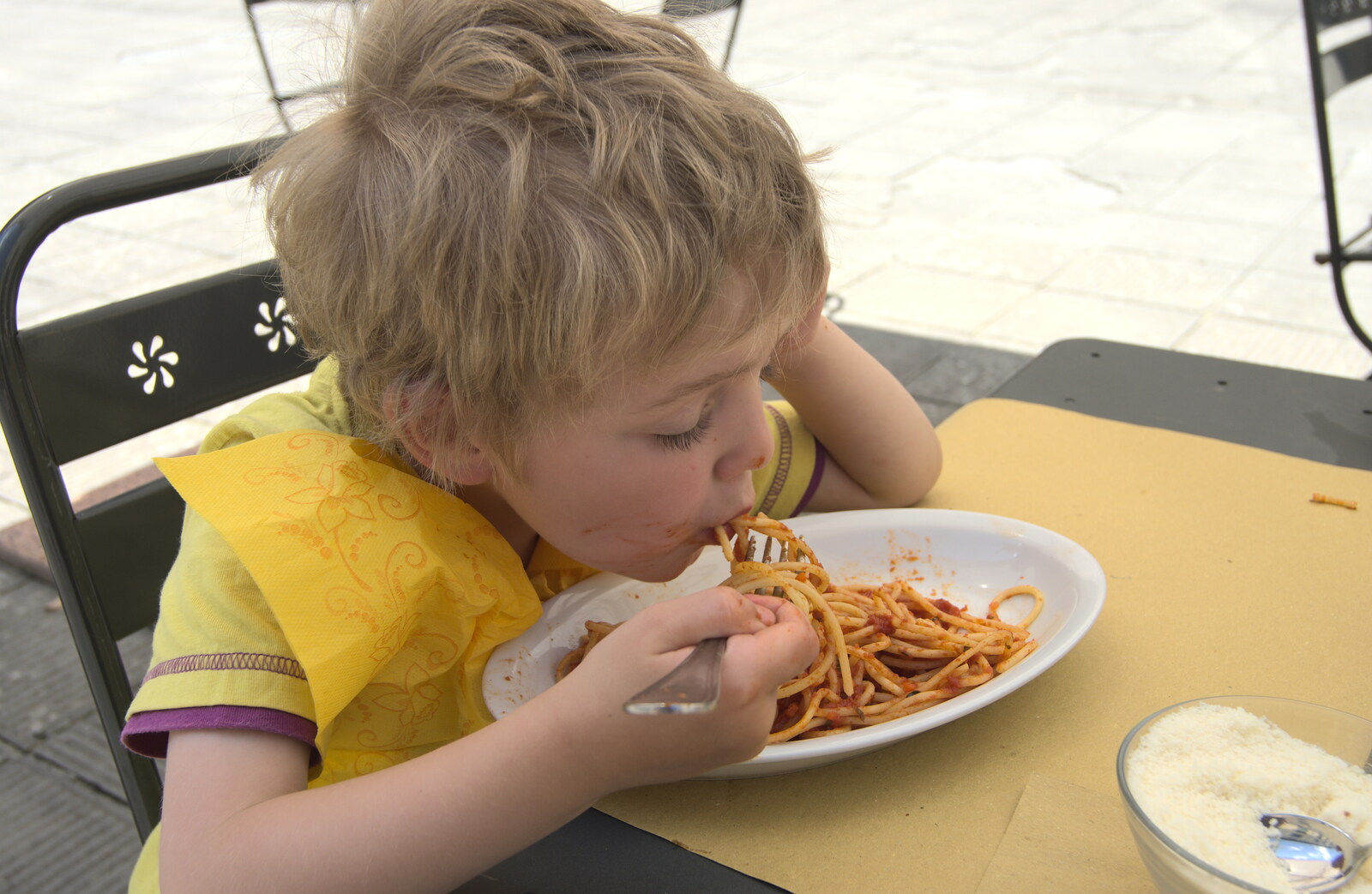 Fred scoffs spaghetti from Italian Weddings, Saracens and Swimming Pools, Arezzo, Tuscany - 12th June 2013