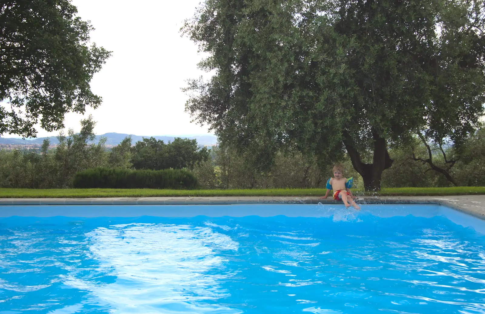 Fred kicks in the water, from Italian Weddings, Saracens and Swimming Pools, Arezzo, Tuscany - 12th June 2013