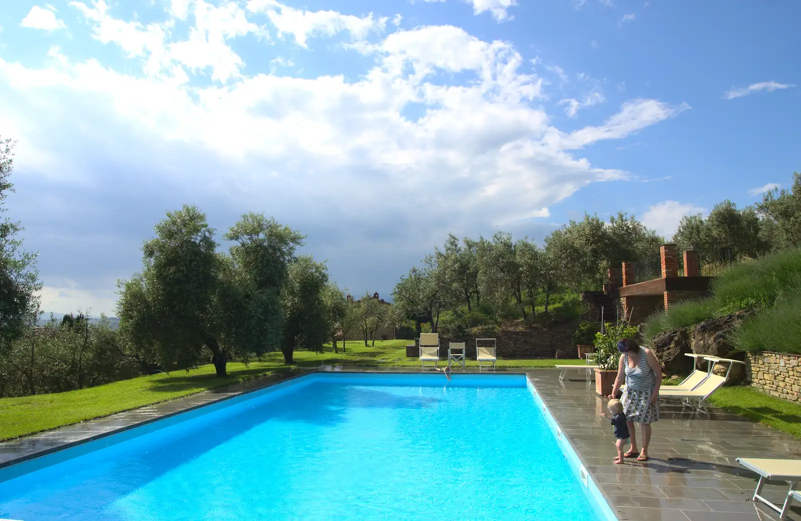 Fred and Isobel on the wet pool-side, from Italian Weddings, Saracens and Swimming Pools, Arezzo, Tuscany - 12th June 2013