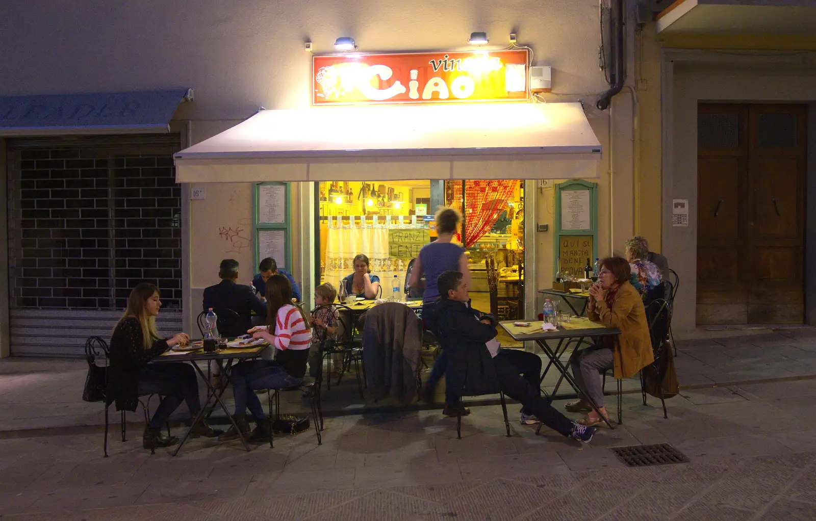 Pavement tables at Ciao restaurant, from Italian Weddings, Saracens and Swimming Pools, Arezzo, Tuscany - 12th June 2013