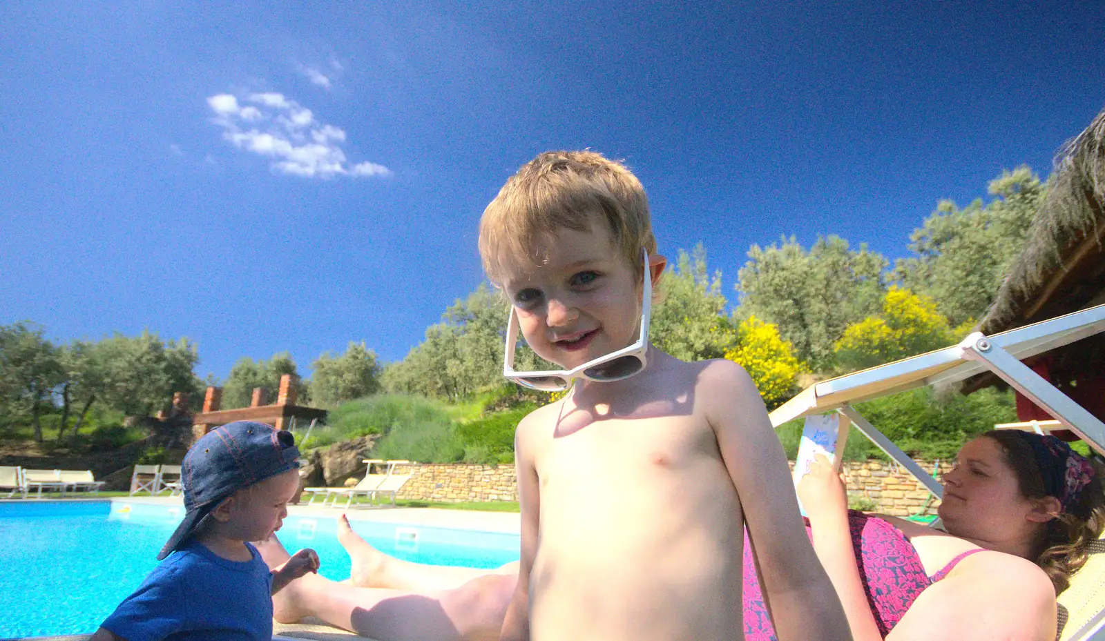 Fred hangs around the pool, from Italian Weddings, Saracens and Swimming Pools, Arezzo, Tuscany - 12th June 2013