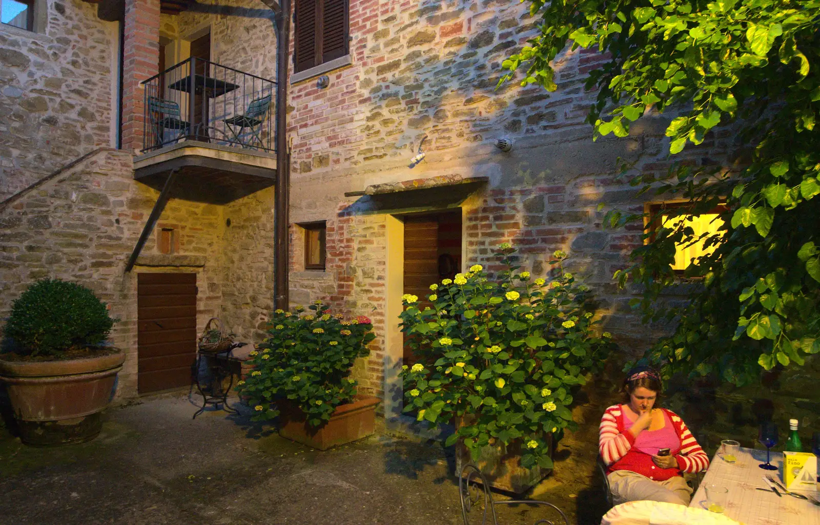 Isobel checks her pooPhone, from Italian Weddings, Saracens and Swimming Pools, Arezzo, Tuscany - 12th June 2013