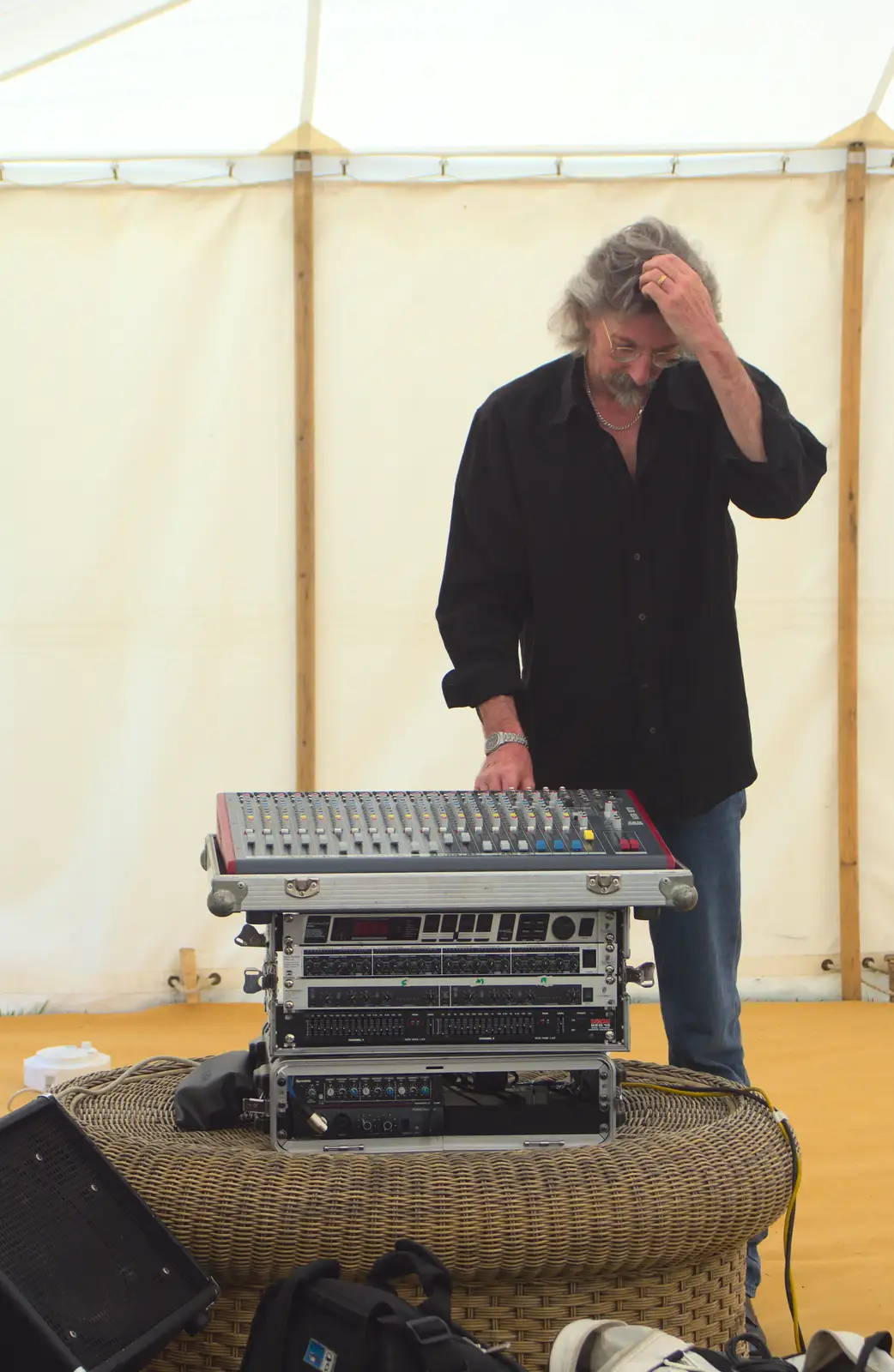 Rob scratches his head as he figures out the desk, from The BBs Play Steph's Wedding, Burston, Norfolk - 13th July 2013