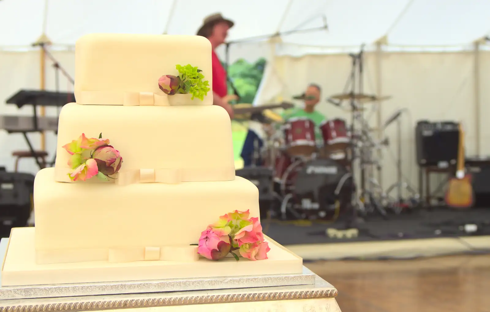 A wedding cake, from The BBs Play Steph's Wedding, Burston, Norfolk - 13th July 2013