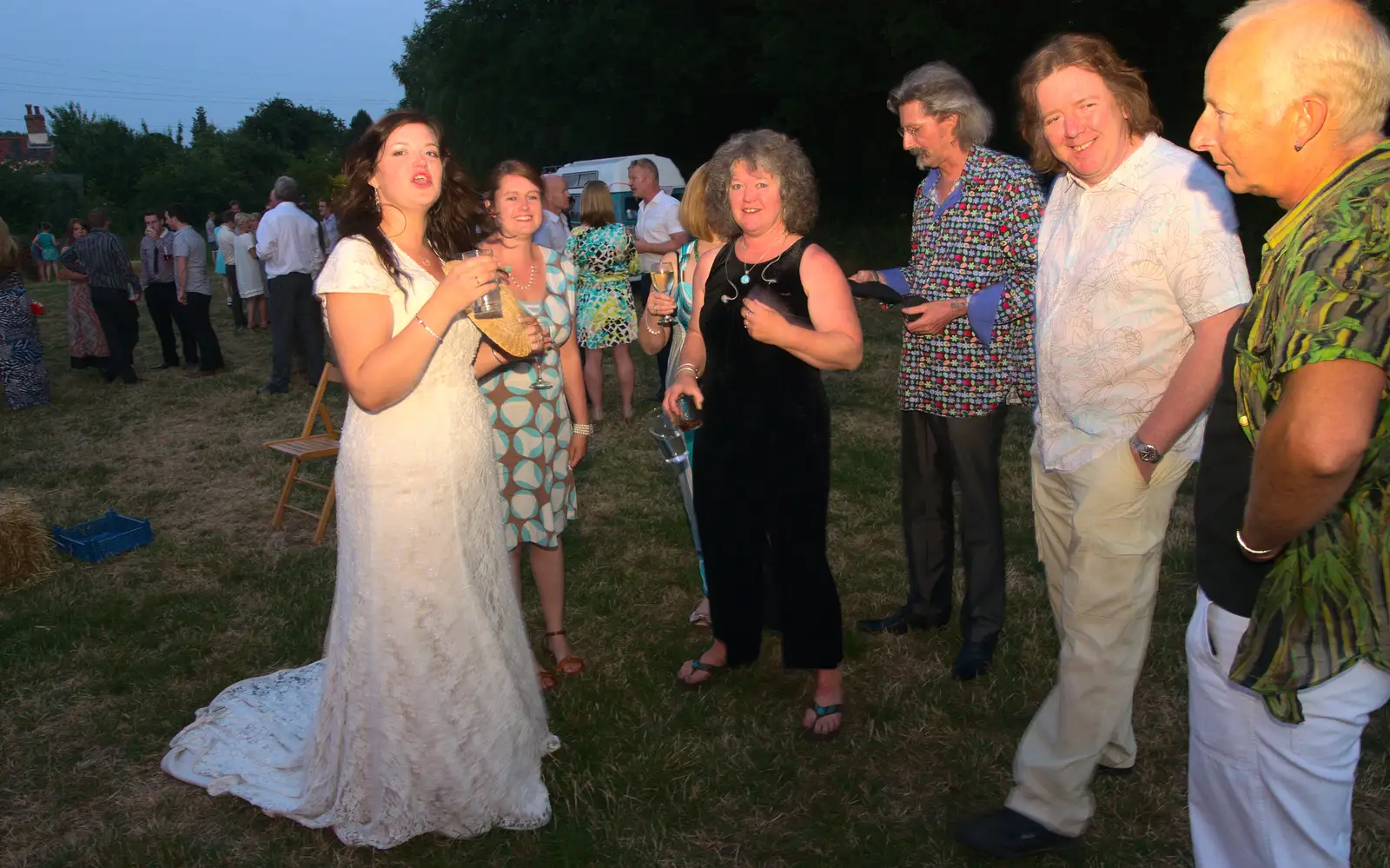 Steph talks to Isobel and the band, from The BBs Play Steph's Wedding, Burston, Norfolk - 13th July 2013