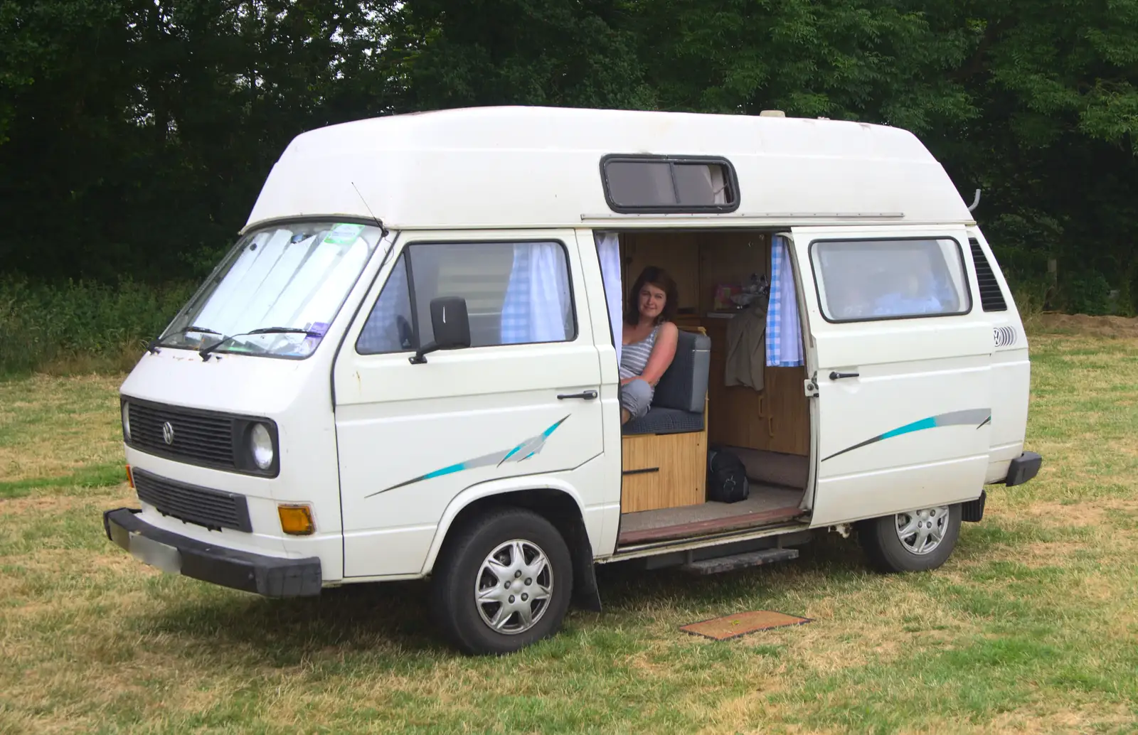 Isobel waits in the van, from The BBs Play Steph's Wedding, Burston, Norfolk - 13th July 2013