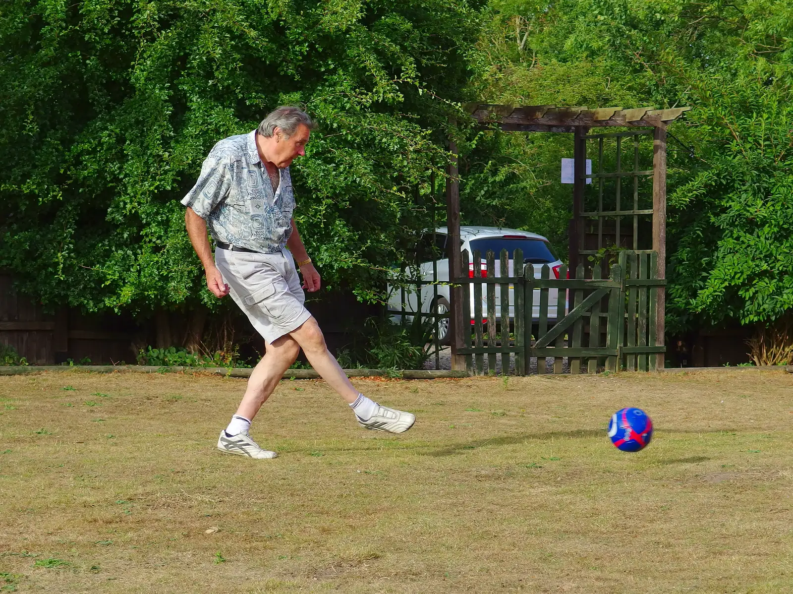 Alan shows he can still kick a ball around, from The BSCC at Wingfield, and a Swan Inn Barbeque, Brome - 4th August 2013