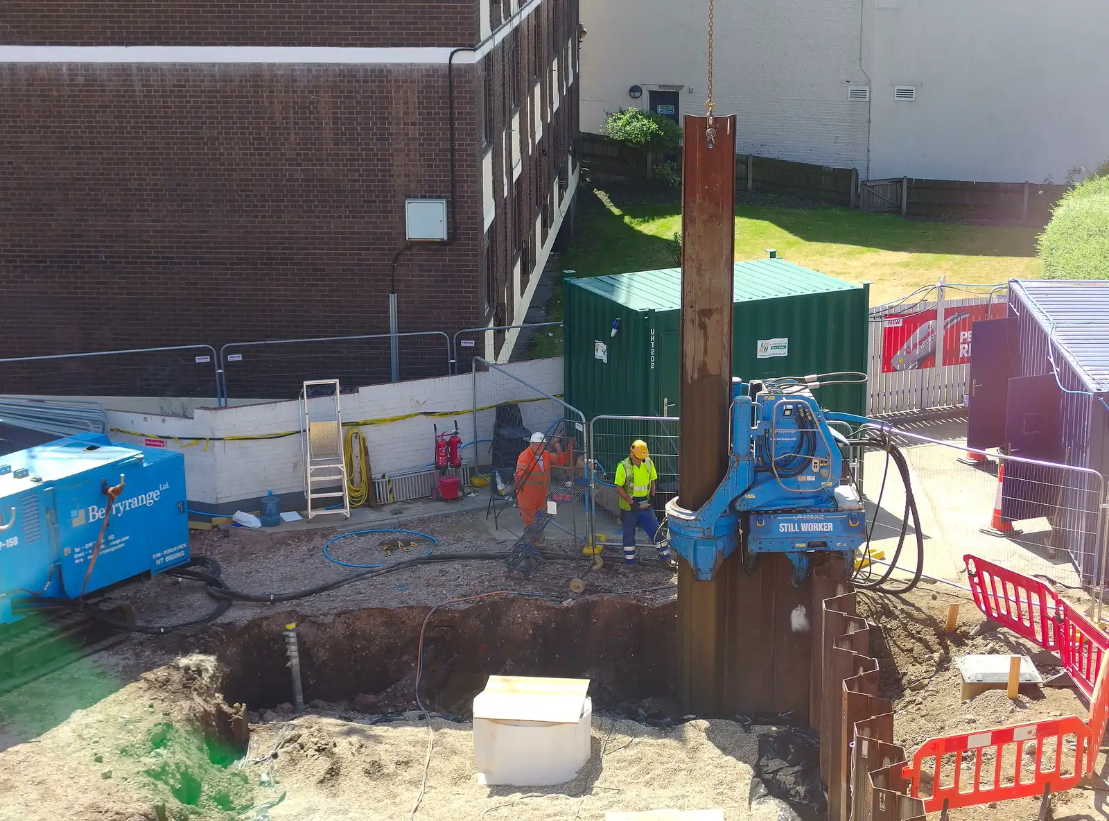 The pile extractor does its thing, from The Gorillas of Norwich, Norfolk - 5th August 2013