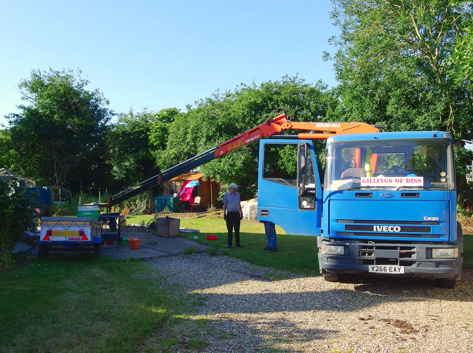 Gillings arrives to take the scrap metal away, from The Gorillas of Norwich, Norfolk - 5th August 2013