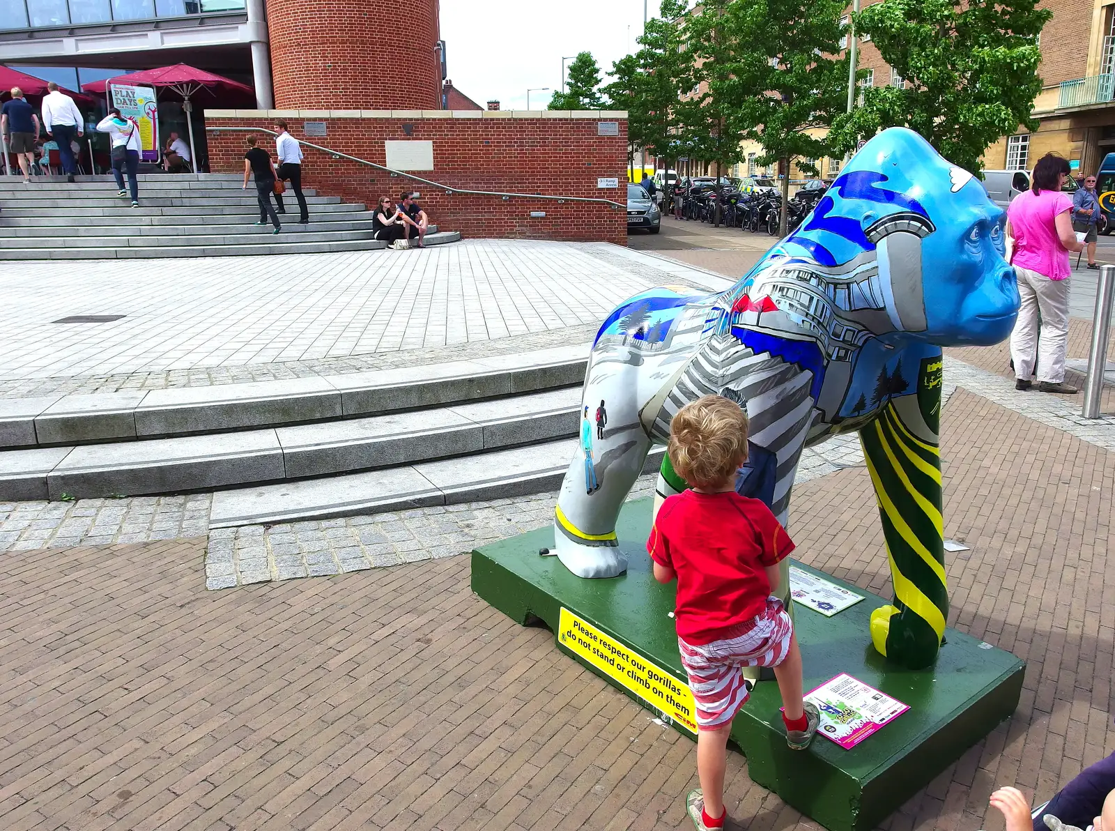 Fred looks at a gorilla near the Forum, from The Gorillas of Norwich, Norfolk - 5th August 2013