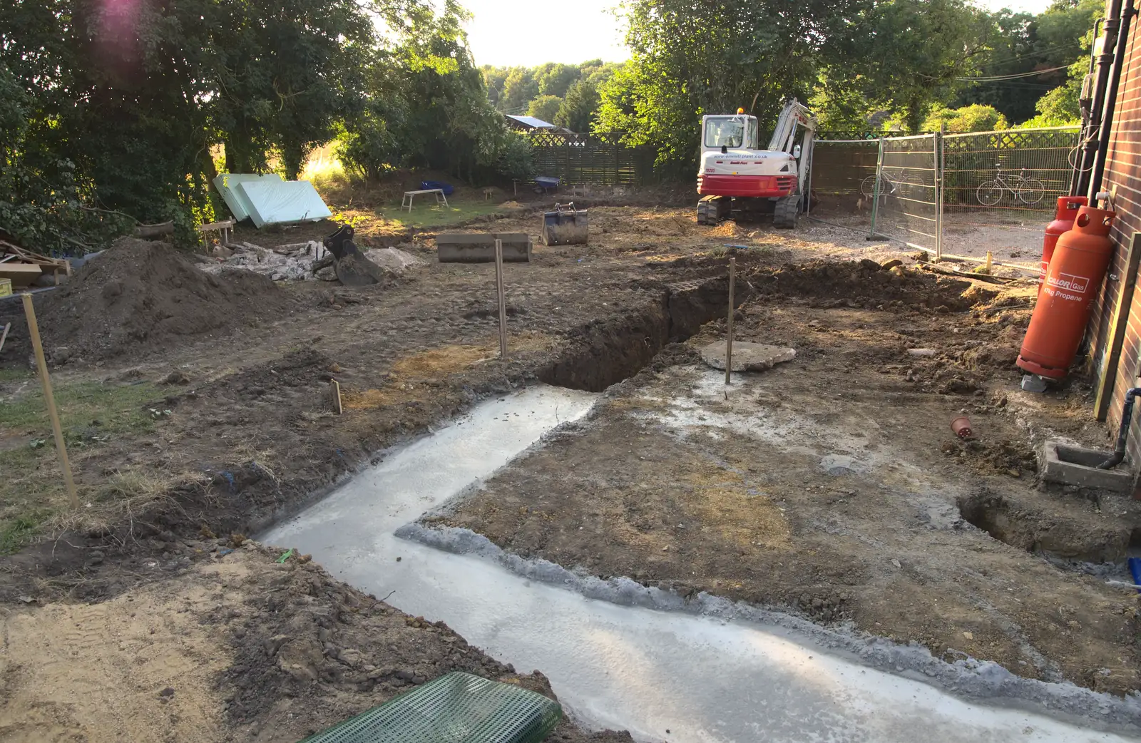 The first two loads are set, from Grand Designs: Building Commences, Brome, Suffolk - 8th August 2013