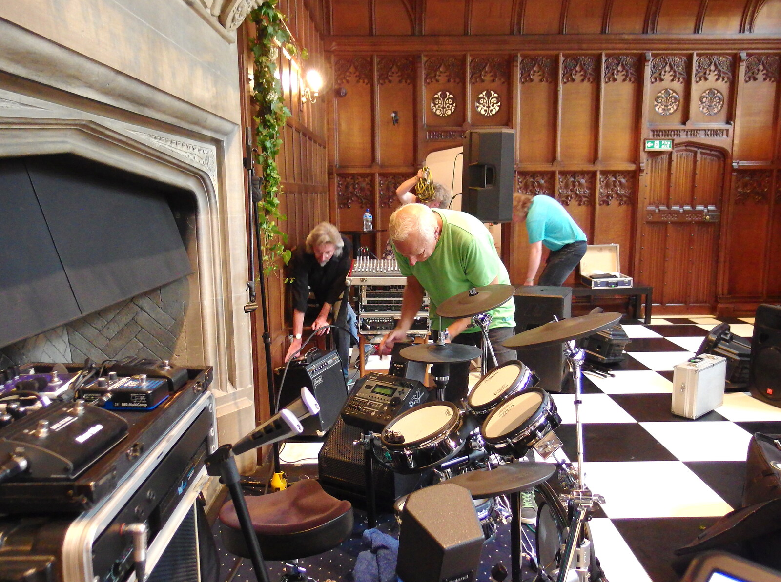 Henry sets his 'electro' kit up from The BBs at Hengrave Hall, Hengrave, Suffolk - 18th August 2013