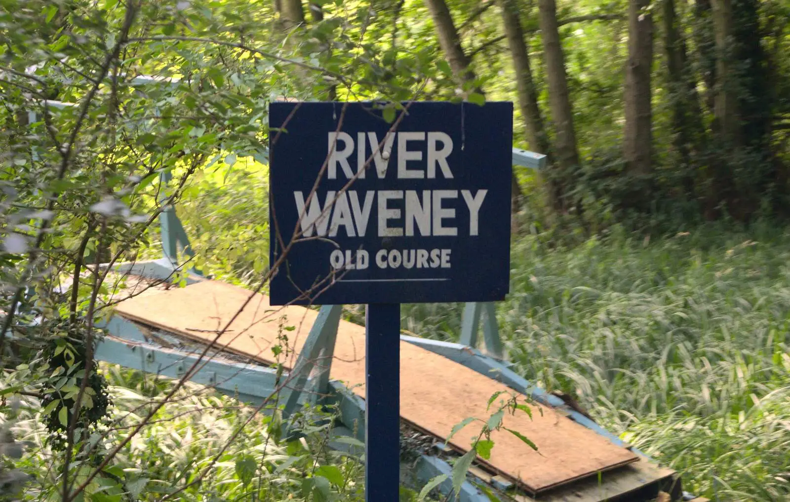 The River Waveney's old course, from Bressingham Gardens, and Building Progress, Brome, Suffolk - 26th August 2013