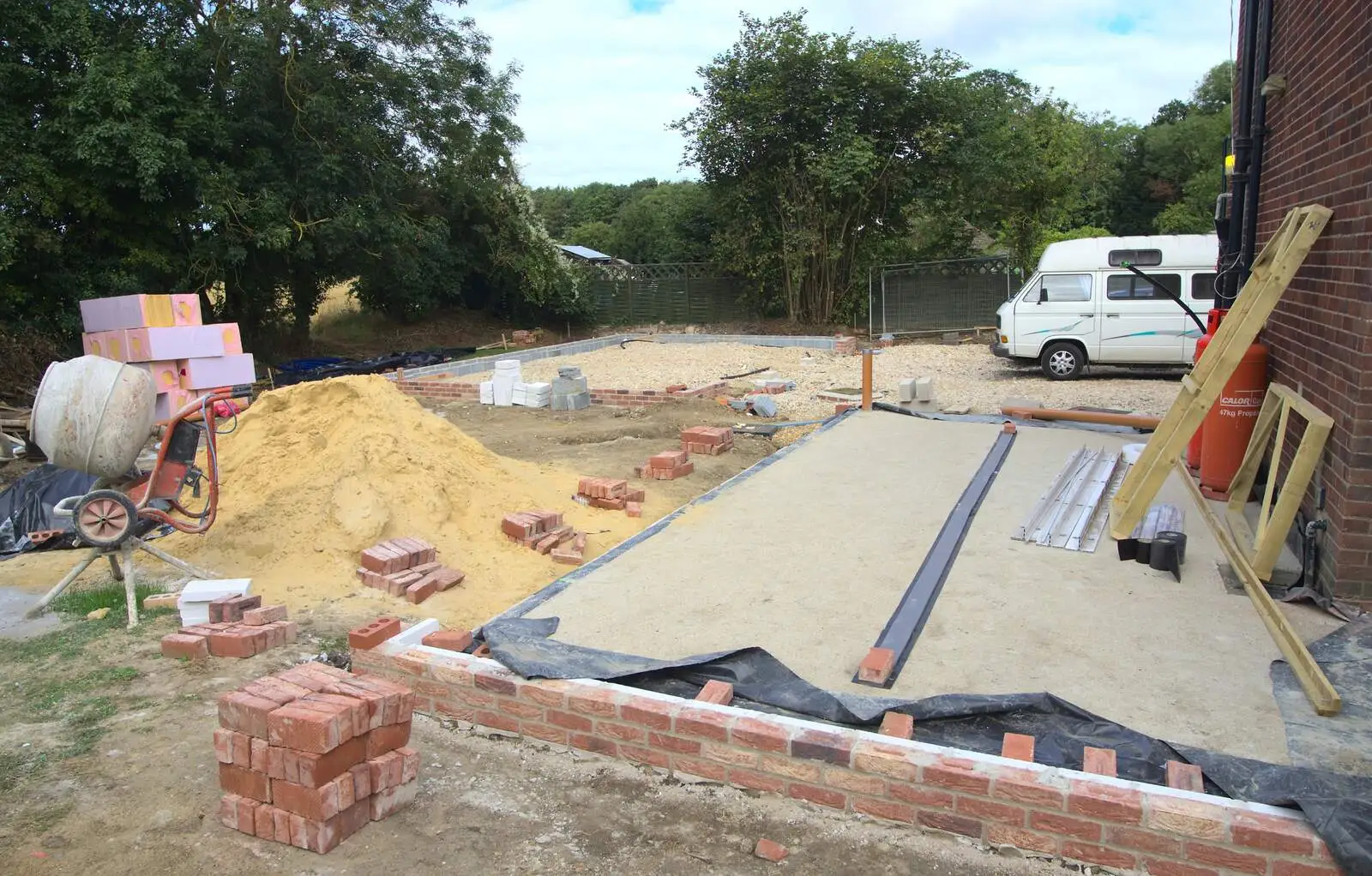 The side extension and garage, from Bressingham Gardens, and Building Progress, Brome, Suffolk - 26th August 2013