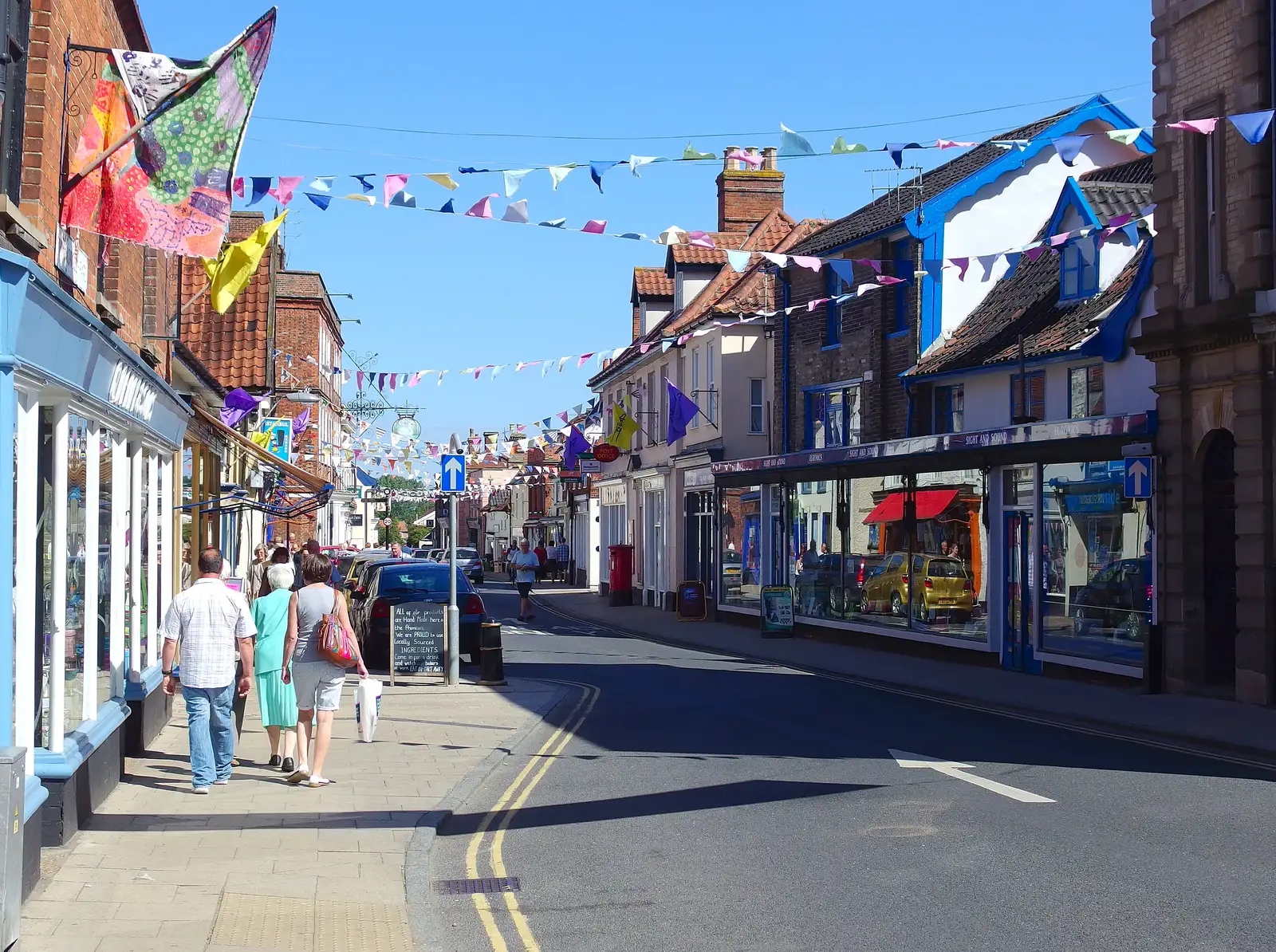 Harleston High Street, from Pigeon-Eating Hawks and the Mellis Beer Festival, London and Suffolk - 31st August 2013