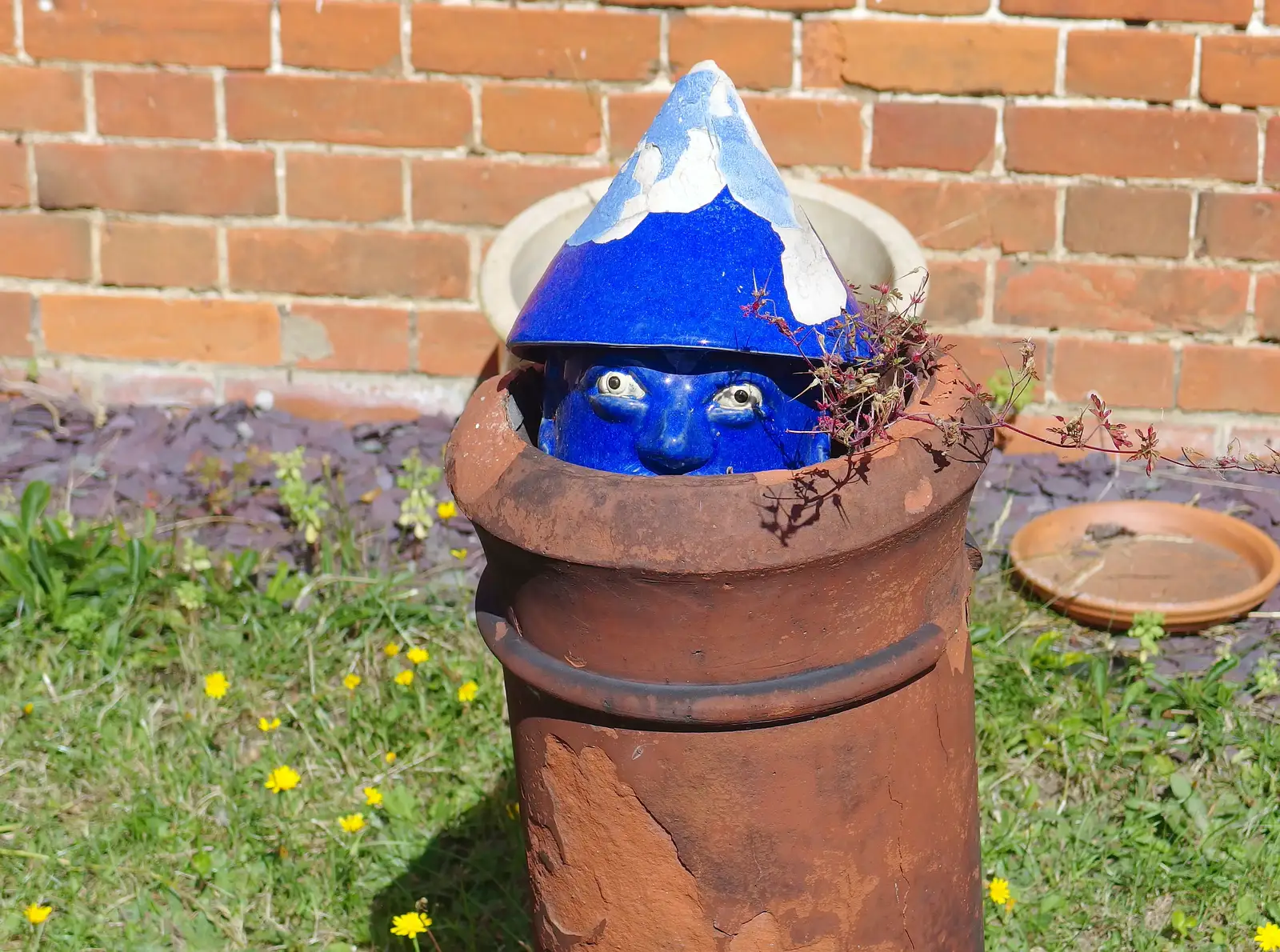 There's a gnome in a chimney pot, from Pigeon-Eating Hawks and the Mellis Beer Festival, London and Suffolk - 31st August 2013