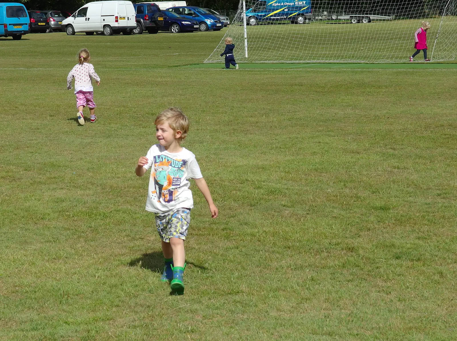 Fred does more running, from Stradbroke Classic Car Show, Stradbroke, Suffolk - 7th September 2013