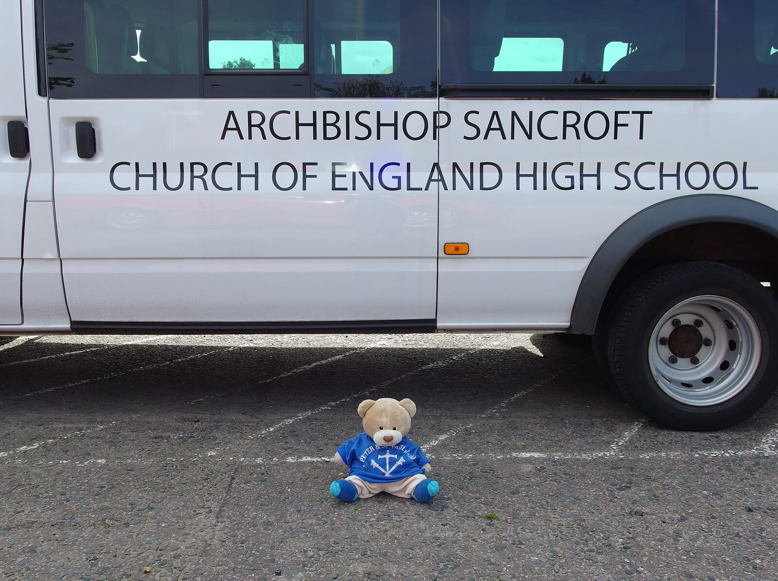 Paul Bear sits in front of a school minibus from Paul Bear's Adventures at a 1940s Steam Weekend, Holt, Norfolk - 22nd September 2013